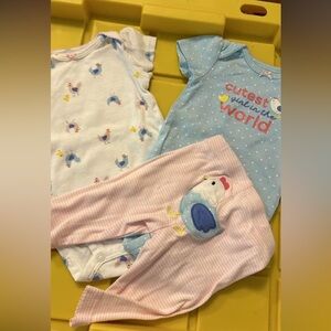 Carters short sleeve chicken outfit! No stains! Size 3 months!